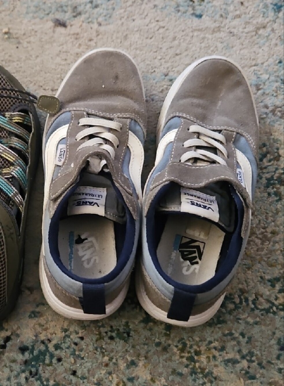 Vans Kids Low-Top Sneakers in Gray and Navy